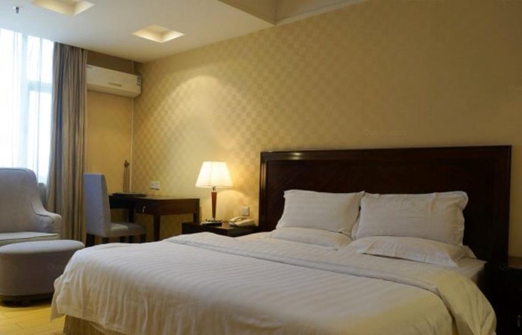 Yingfeng Hotel Дунгуань Номер фото
