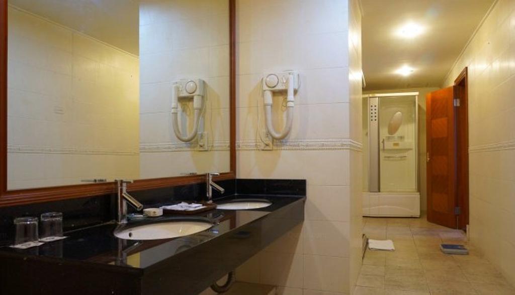 Yingfeng Hotel Дунгуань Номер фото