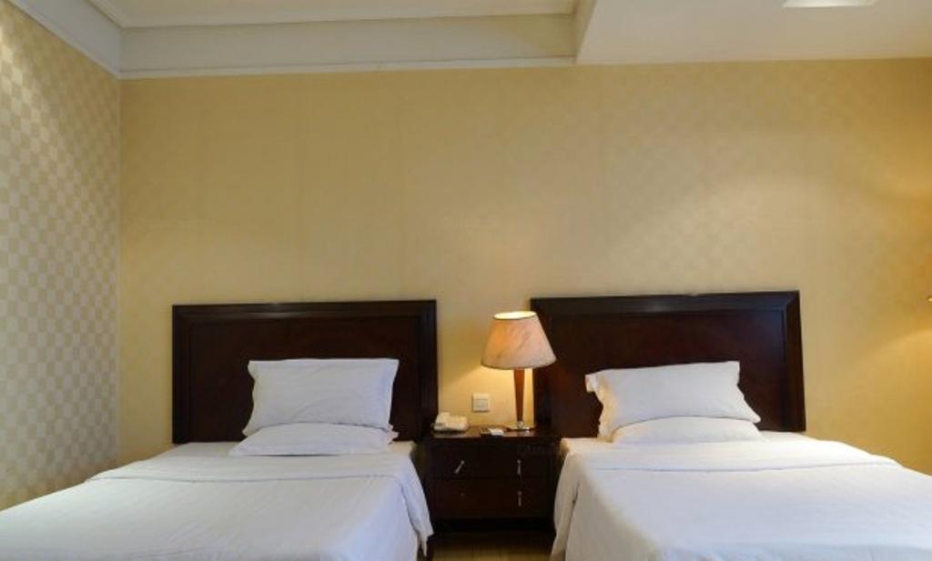 Yingfeng Hotel Дунгуань Экстерьер фото